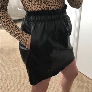 Leather mini skirt w pockets!